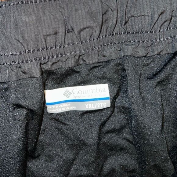 Columbia Men Shorts - Picture 3 of 4